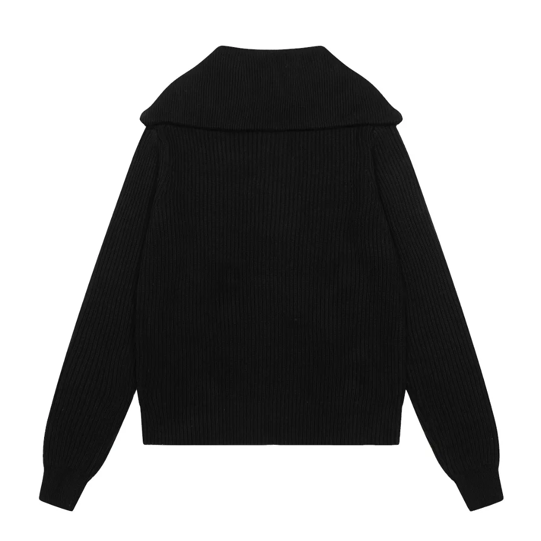 P300 top quality" Style number: DS051# (not off the shelves all year round) [Ralph Lauren large lapel solid color basic full zipper goddess style knitted cardigan] ✅Ralph Lauren Lazy large lapel double zipper classic goddess style knitted new coat ✅Main supplier platform live broadcast Wholesale entity Wholesale entity Replenish when out of stock Not off the shelf ✅ZP quality 1:1 version Scan the code to enter the GF website Counter quality ✅Details and quality are the only one in Guangzhou. Imported quality cotton yarn, focusing on high-end, cost-effective, good quality needless to say. ✅Restore the original version. The maximum size can be worn up to 160 pounds. Loose, comfortable and stress-free. ✅The upper body is simple and easy to put on. A must-have for goddess ootd. Good-looking clothes are never picky. A must-have for goddesses. Recommended for wardrobe. Size: S-XL. Color: black, white, gray, navy.